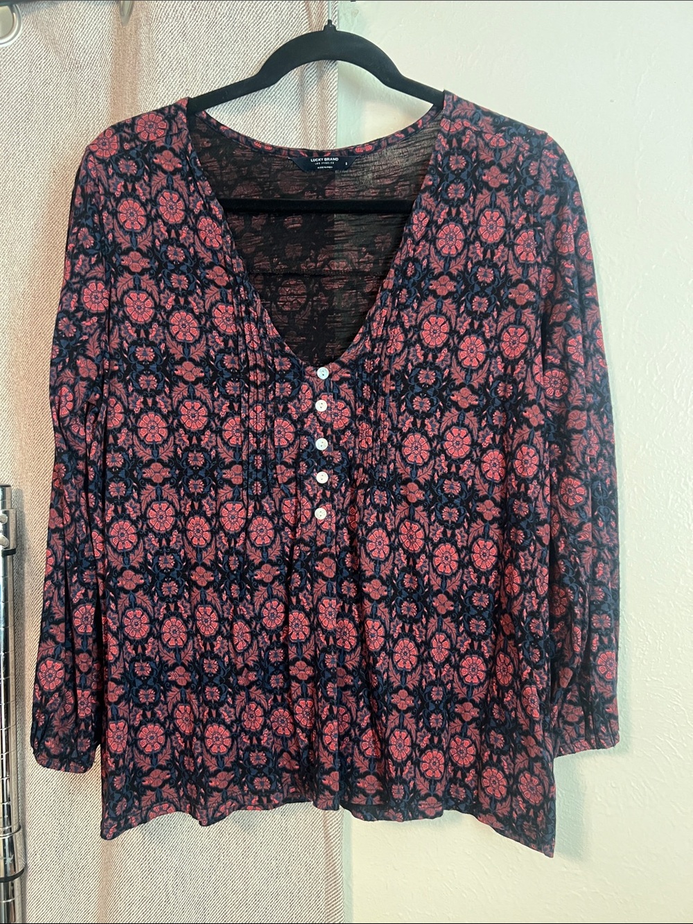 Women’s Floral Top in Rose and Black. 3/4 length sleeves